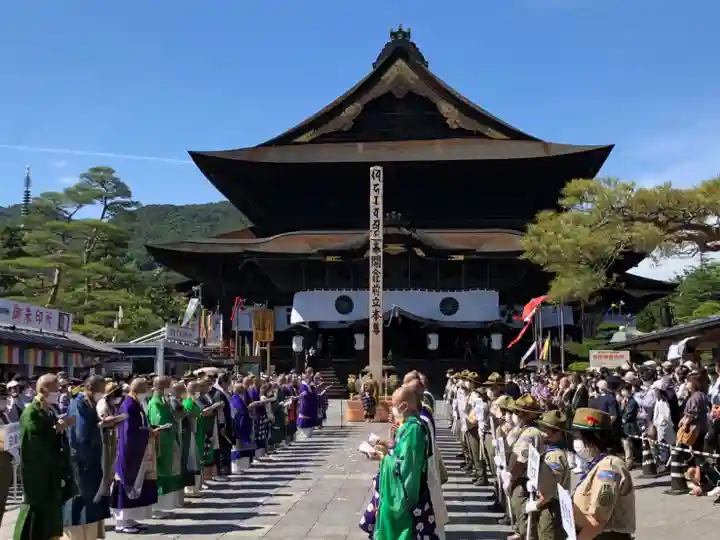 遠照山 光明寺(尼崎大仏)の本殿・本堂