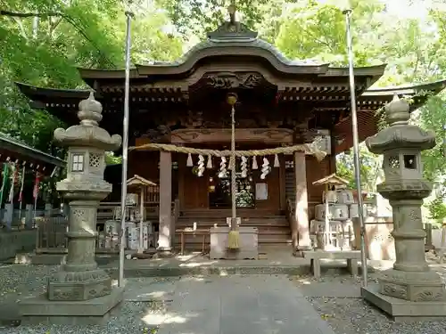 座間神社の本殿