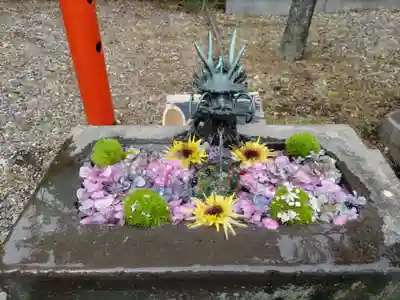 鶴若稲荷神社の手水舎