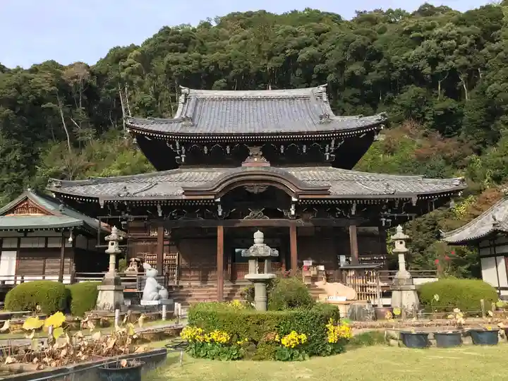 三室戸寺の本殿・本堂