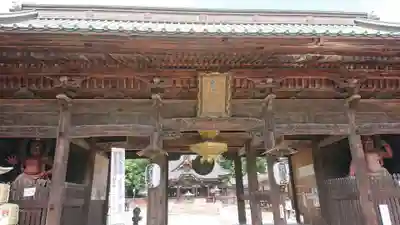 妻沼聖天山歓喜院の山門・神門