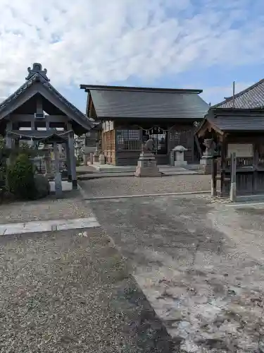 神明社（祖父江神明社）の{uncategorized: "未分類", other: "その他", undefined: "問題あり", building: "その他建物", grave: "お墓", sacred_gate: "鳥居", guardian: "狛犬", statue: "像", buddha: "仏像", history: "歴史", nature: "自然", garden: "庭園", animal: "動物", pagoda: "塔", temizu: "手水舎", mountain_gate: "山門・神門", sanctuary: "本殿・本堂", subordinate: "末社・摂社", art: "芸術", scenery: "景色", jizo: "地蔵", ema: "絵馬", goshuin: "御朱印", omikuji: "おみくじ", items: "授与品その他", amulet: "お守り", goshuincho: "御朱印帳", eats: "食事", festival: "お祭り", votive_dance: "神楽", shichigosan: "七五三参", wedding: "結婚式", experience: "体験その他", initially: "初詣", around: "周辺", anti_infection: "感染症対策"}