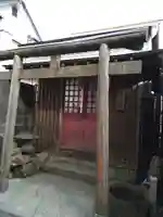 萬右ェ門稲荷大明神の鳥居