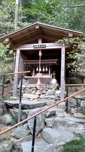 宝登山神社の末社