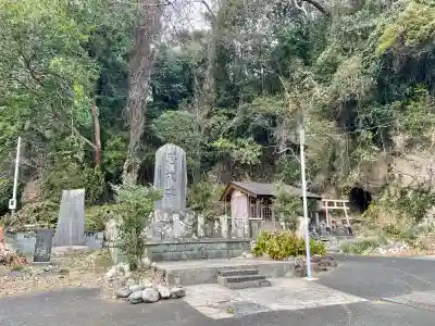 下田八幡神社の{uncategorized: "未分類", other: "その他", undefined: "問題あり", building: "その他建物", grave: "お墓", sacred_gate: "鳥居", guardian: "狛犬", statue: "像", buddha: "仏像", history: "歴史", nature: "自然", garden: "庭園", animal: "動物", pagoda: "塔", temizu: "手水舎", mountain_gate: "山門・神門", sanctuary: "本殿・本堂", subordinate: "末社・摂社", art: "芸術", scenery: "景色", jizo: "地蔵", ema: "絵馬", goshuin: "御朱印", omikuji: "おみくじ", items: "授与品その他", amulet: "お守り", goshuincho: "御朱印帳", eats: "食事", festival: "お祭り", votive_dance: "神楽", shichigosan: "七五三参", wedding: "結婚式", experience: "体験その他", initially: "初詣", around: "周辺", anti_infection: "感染症対策"}