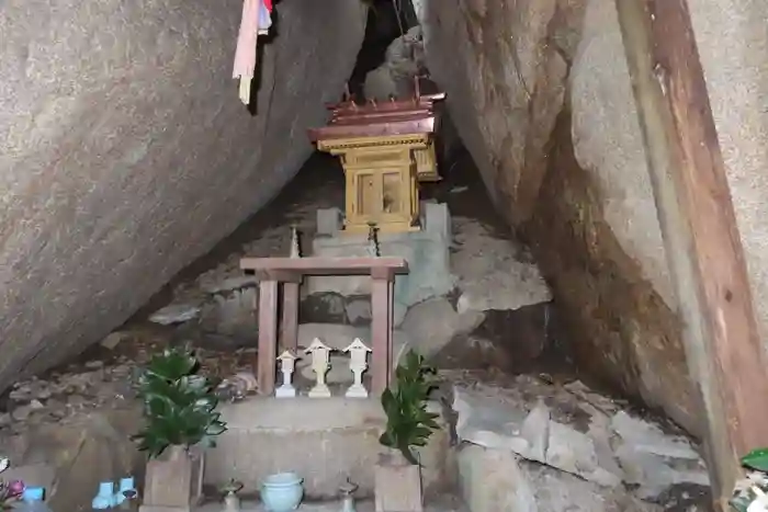 六甲比命大善神社の本殿