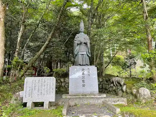 北畠神社の像