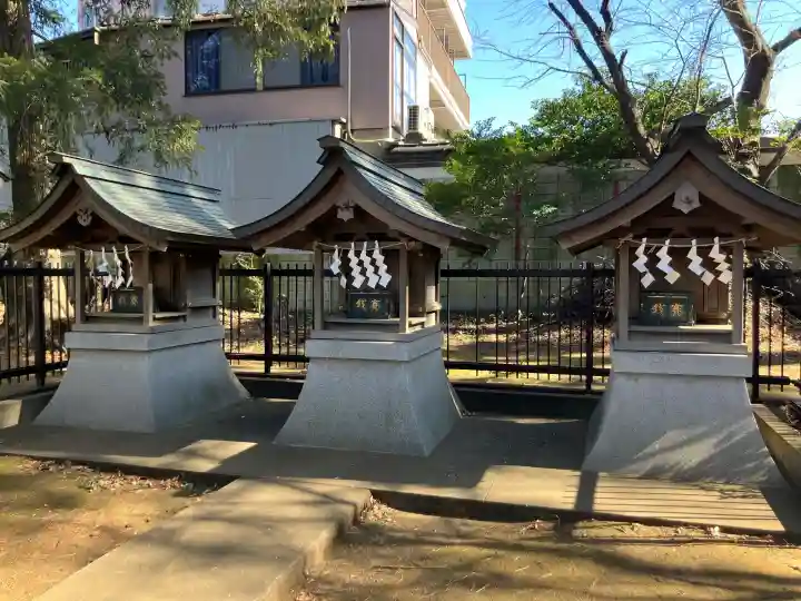 宇山稲荷神社の{uncategorized: "未分類", other: "その他", undefined: "問題あり", building: "その他建物", grave: "お墓", sacred_gate: "鳥居", guardian: "狛犬", statue: "像", buddha: "仏像", history: "歴史", nature: "自然", garden: "庭園", animal: "動物", pagoda: "塔", temizu: "手水舎", mountain_gate: "山門・神門", sanctuary: "本殿・本堂", subordinate: "末社・摂社", art: "芸術", scenery: "景色", jizo: "地蔵", ema: "絵馬", goshuin: "御朱印", omikuji: "おみくじ", items: "授与品その他", amulet: "お守り", goshuincho: "御朱印帳", eats: "食事", festival: "お祭り", votive_dance: "神楽", shichigosan: "七五三参", wedding: "結婚式", experience: "体験その他", initially: "初詣", around: "周辺", anti_infection: "感染症対策"}