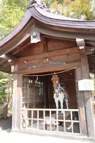 穂高神社本宮の像