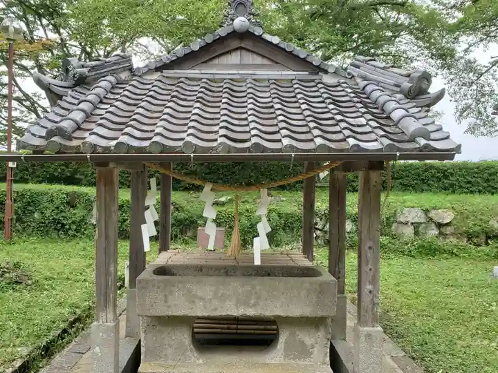 青山神社の手水舎