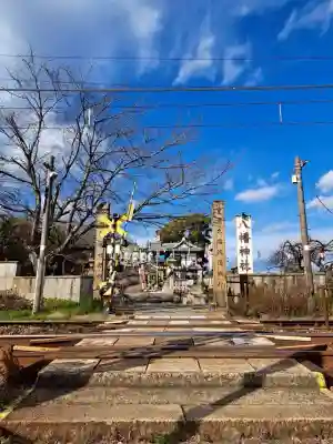 亀山八幡宮（久保八幡神社）の{uncategorized: "未分類", other: "その他", undefined: "問題あり", building: "その他建物", grave: "お墓", sacred_gate: "鳥居", guardian: "狛犬", statue: "像", buddha: "仏像", history: "歴史", nature: "自然", garden: "庭園", animal: "動物", pagoda: "塔", temizu: "手水舎", mountain_gate: "山門・神門", sanctuary: "本殿・本堂", subordinate: "末社・摂社", art: "芸術", scenery: "景色", jizo: "地蔵", ema: "絵馬", goshuin: "御朱印", omikuji: "おみくじ", items: "授与品その他", amulet: "お守り", goshuincho: "御朱印帳", eats: "食事", festival: "お祭り", votive_dance: "神楽", shichigosan: "七五三参", wedding: "結婚式", experience: "体験その他", initially: "初詣", around: "周辺", anti_infection: "感染症対策"}