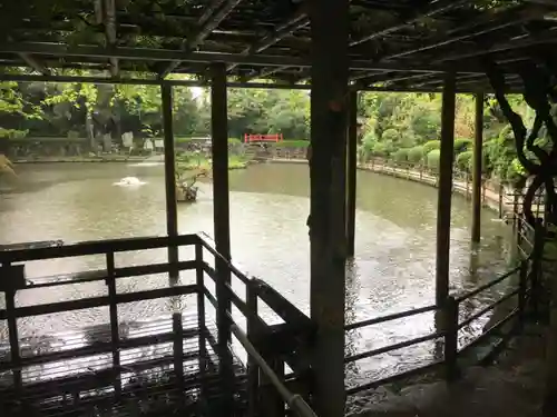 越ヶ谷久伊豆神社の庭園