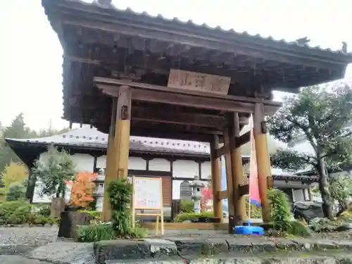 宝勝寺の山門