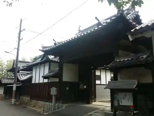 来迎寺の山門