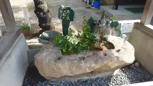 神明社（廿軒家）の手水舎