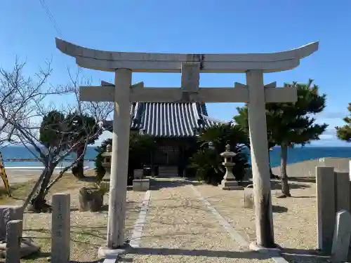 枯木神社の{uncategorized: "未分類", other: "その他", undefined: "問題あり", building: "その他建物", grave: "お墓", sacred_gate: "鳥居", guardian: "狛犬", statue: "像", buddha: "仏像", history: "歴史", nature: "自然", garden: "庭園", animal: "動物", pagoda: "塔", temizu: "手水舎", mountain_gate: "山門・神門", sanctuary: "本殿・本堂", subordinate: "末社・摂社", art: "芸術", scenery: "景色", jizo: "地蔵", ema: "絵馬", goshuin: "御朱印", omikuji: "おみくじ", items: "授与品その他", amulet: "お守り", goshuincho: "御朱印帳", eats: "食事", festival: "お祭り", votive_dance: "神楽", shichigosan: "七五三参", wedding: "結婚式", experience: "体験その他", initially: "初詣", around: "周辺", anti_infection: "感染症対策"}