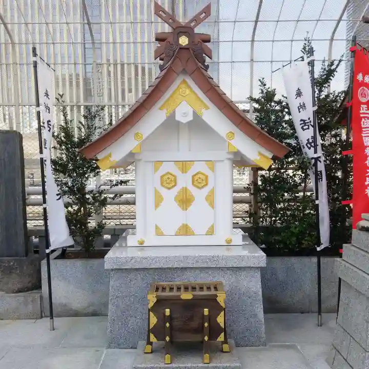 三囲神社(三圍神社)日本橋摂社の本殿・本堂