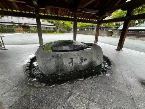 宗像大社の{uncategorized: "未分類", other: "その他", undefined: "問題あり", building: "その他建物", grave: "お墓", sacred_gate: "鳥居", guardian: "狛犬", statue: "像", buddha: "仏像", history: "歴史", nature: "自然", garden: "庭園", animal: "動物", pagoda: "塔", temizu: "手水舎", mountain_gate: "山門・神門", sanctuary: "本殿・本堂", subordinate: "末社・摂社", art: "芸術", scenery: "景色", jizo: "地蔵", ema: "絵馬", goshuin: "御朱印", omikuji: "おみくじ", items: "授与品その他", amulet: "お守り", goshuincho: "御朱印帳", eats: "食事", festival: "お祭り", votive_dance: "神楽", shichigosan: "七五三参", wedding: "結婚式", experience: "体験その他", initially: "初詣", around: "周辺", anti_infection: "感染症対策"}