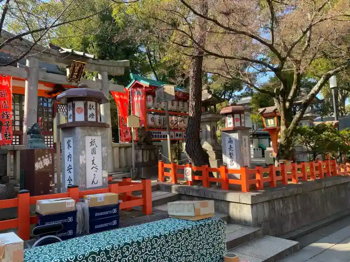 八坂神社(祇園さん)の{uncategorized: "未分類", other: "その他", undefined: "問題あり", building: "その他建物", grave: "お墓", sacred_gate: "鳥居", guardian: "狛犬", statue: "像", buddha: "仏像", history: "歴史", nature: "自然", garden: "庭園", animal: "動物", pagoda: "塔", temizu: "手水舎", mountain_gate: "山門・神門", sanctuary: "本殿・本堂", subordinate: "末社・摂社", art: "芸術", scenery: "景色", jizo: "地蔵", ema: "絵馬", goshuin: "御朱印", omikuji: "おみくじ", items: "授与品その他", amulet: "お守り", goshuincho: "御朱印帳", eats: "食事", festival: "お祭り", votive_dance: "神楽", shichigosan: "七五三参", wedding: "結婚式", experience: "体験その他", initially: "初詣", around: "周辺", anti_infection: "感染症対策"}