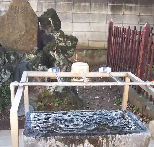 柳原稲荷神社の手水舎
