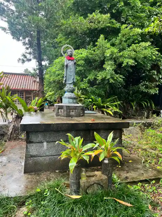 桃林寺の{uncategorized: "未分類", other: "その他", undefined: "問題あり", building: "その他建物", grave: "お墓", sacred_gate: "鳥居", guardian: "狛犬", statue: "像", buddha: "仏像", history: "歴史", nature: "自然", garden: "庭園", animal: "動物", pagoda: "塔", temizu: "手水舎", mountain_gate: "山門・神門", sanctuary: "本殿・本堂", subordinate: "末社・摂社", art: "芸術", scenery: "景色", jizo: "地蔵", ema: "絵馬", goshuin: "御朱印", omikuji: "おみくじ", items: "授与品その他", amulet: "お守り", goshuincho: "御朱印帳", eats: "食事", festival: "お祭り", votive_dance: "神楽", shichigosan: "七五三参", wedding: "結婚式", experience: "体験その他", initially: "初詣", around: "周辺", anti_infection: "感染症対策"}