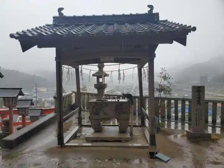 久井稲生神社の手水舎