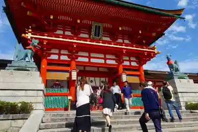 伏見稲荷大社の山門・神門