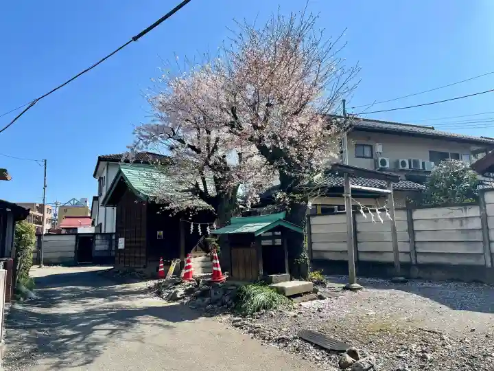 御嶽神社の{uncategorized: "未分類", other: "その他", undefined: "問題あり", building: "その他建物", grave: "お墓", sacred_gate: "鳥居", guardian: "狛犬", statue: "像", buddha: "仏像", history: "歴史", nature: "自然", garden: "庭園", animal: "動物", pagoda: "塔", temizu: "手水舎", mountain_gate: "山門・神門", sanctuary: "本殿・本堂", subordinate: "末社・摂社", art: "芸術", scenery: "景色", jizo: "地蔵", ema: "絵馬", goshuin: "御朱印", omikuji: "おみくじ", items: "授与品その他", amulet: "お守り", goshuincho: "御朱印帳", eats: "食事", festival: "お祭り", votive_dance: "神楽", shichigosan: "七五三参", wedding: "結婚式", experience: "体験その他", initially: "初詣", around: "周辺", anti_infection: "感染症対策"}