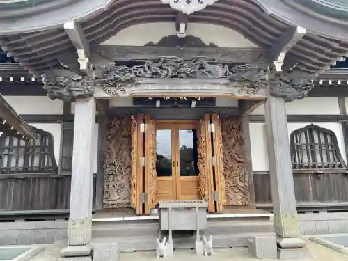 日蓮宗龍口山本龍寺の{uncategorized: "未分類", other: "その他", undefined: "問題あり", building: "その他建物", grave: "お墓", sacred_gate: "鳥居", guardian: "狛犬", statue: "像", buddha: "仏像", history: "歴史", nature: "自然", garden: "庭園", animal: "動物", pagoda: "塔", temizu: "手水舎", mountain_gate: "山門・神門", sanctuary: "本殿・本堂", subordinate: "末社・摂社", art: "芸術", scenery: "景色", jizo: "地蔵", ema: "絵馬", goshuin: "御朱印", omikuji: "おみくじ", items: "授与品その他", amulet: "お守り", goshuincho: "御朱印帳", eats: "食事", festival: "お祭り", votive_dance: "神楽", shichigosan: "七五三参", wedding: "結婚式", experience: "体験その他", initially: "初詣", around: "周辺", anti_infection: "感染症対策"}