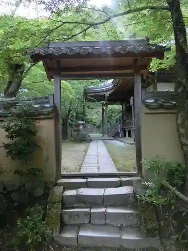 勝持寺（花の寺）の山門・神門