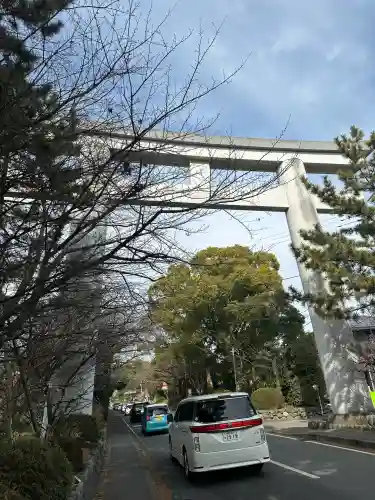 寒川神社の{uncategorized: "未分類", other: "その他", undefined: "問題あり", building: "その他建物", grave: "お墓", sacred_gate: "鳥居", guardian: "狛犬", statue: "像", buddha: "仏像", history: "歴史", nature: "自然", garden: "庭園", animal: "動物", pagoda: "塔", temizu: "手水舎", mountain_gate: "山門・神門", sanctuary: "本殿・本堂", subordinate: "末社・摂社", art: "芸術", scenery: "景色", jizo: "地蔵", ema: "絵馬", goshuin: "御朱印", omikuji: "おみくじ", items: "授与品その他", amulet: "お守り", goshuincho: "御朱印帳", eats: "食事", festival: "お祭り", votive_dance: "神楽", shichigosan: "七五三参", wedding: "結婚式", experience: "体験その他", initially: "初詣", around: "周辺", anti_infection: "感染症対策"}