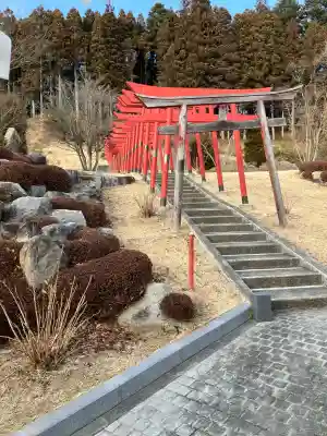 暮坪稲荷神社の{uncategorized: "未分類", other: "その他", undefined: "問題あり", building: "その他建物", grave: "お墓", sacred_gate: "鳥居", guardian: "狛犬", statue: "像", buddha: "仏像", history: "歴史", nature: "自然", garden: "庭園", animal: "動物", pagoda: "塔", temizu: "手水舎", mountain_gate: "山門・神門", sanctuary: "本殿・本堂", subordinate: "末社・摂社", art: "芸術", scenery: "景色", jizo: "地蔵", ema: "絵馬", goshuin: "御朱印", omikuji: "おみくじ", items: "授与品その他", amulet: "お守り", goshuincho: "御朱印帳", eats: "食事", festival: "お祭り", votive_dance: "神楽", shichigosan: "七五三参", wedding: "結婚式", experience: "体験その他", initially: "初詣", around: "周辺", anti_infection: "感染症対策"}