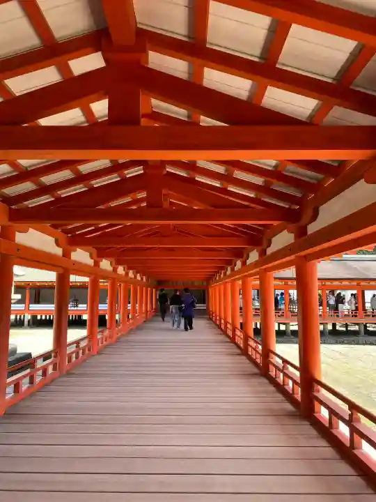 厳島神社の{uncategorized: "未分類", other: "その他", undefined: "問題あり", building: "その他建物", grave: "お墓", sacred_gate: "鳥居", guardian: "狛犬", statue: "像", buddha: "仏像", history: "歴史", nature: "自然", garden: "庭園", animal: "動物", pagoda: "塔", temizu: "手水舎", mountain_gate: "山門・神門", sanctuary: "本殿・本堂", subordinate: "末社・摂社", art: "芸術", scenery: "景色", jizo: "地蔵", ema: "絵馬", goshuin: "御朱印", omikuji: "おみくじ", items: "授与品その他", amulet: "お守り", goshuincho: "御朱印帳", eats: "食事", festival: "お祭り", votive_dance: "神楽", shichigosan: "七五三参", wedding: "結婚式", experience: "体験その他", initially: "初詣", around: "周辺", anti_infection: "感染症対策"}