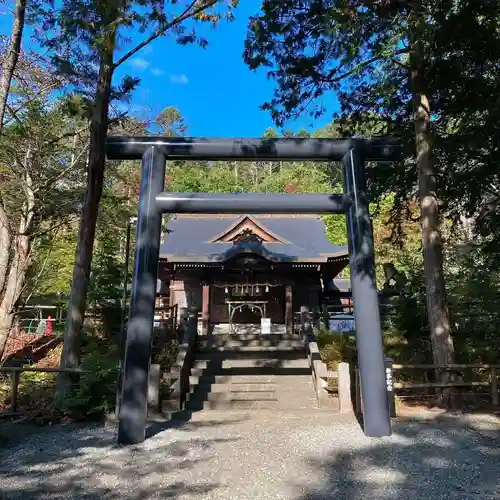 義經神社の鳥居