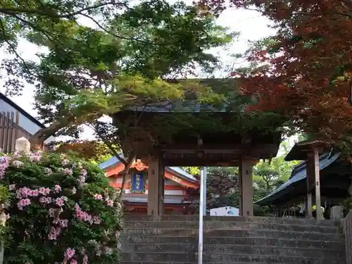 紅葉八幡宮の山門