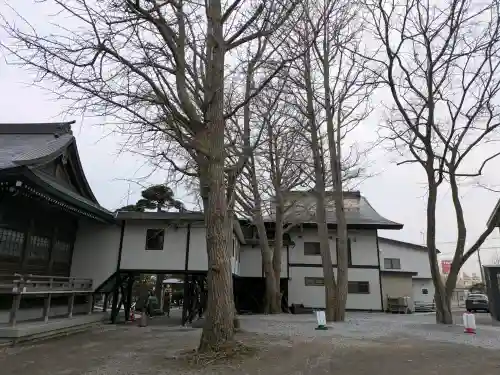 湯倉神社の{uncategorized: "未分類", other: "その他", undefined: "問題あり", building: "その他建物", grave: "お墓", sacred_gate: "鳥居", guardian: "狛犬", statue: "像", buddha: "仏像", history: "歴史", nature: "自然", garden: "庭園", animal: "動物", pagoda: "塔", temizu: "手水舎", mountain_gate: "山門・神門", sanctuary: "本殿・本堂", subordinate: "末社・摂社", art: "芸術", scenery: "景色", jizo: "地蔵", ema: "絵馬", goshuin: "御朱印", omikuji: "おみくじ", items: "授与品その他", amulet: "お守り", goshuincho: "御朱印帳", eats: "食事", festival: "お祭り", votive_dance: "神楽", shichigosan: "七五三参", wedding: "結婚式", experience: "体験その他", initially: "初詣", around: "周辺", anti_infection: "感染症対策"}