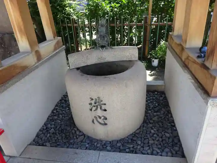 鶴見神社の手水舎