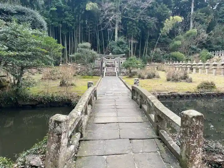 月照寺の{uncategorized: "未分類", other: "その他", undefined: "問題あり", building: "その他建物", grave: "お墓", sacred_gate: "鳥居", guardian: "狛犬", statue: "像", buddha: "仏像", history: "歴史", nature: "自然", garden: "庭園", animal: "動物", pagoda: "塔", temizu: "手水舎", mountain_gate: "山門・神門", sanctuary: "本殿・本堂", subordinate: "末社・摂社", art: "芸術", scenery: "景色", jizo: "地蔵", ema: "絵馬", goshuin: "御朱印", omikuji: "おみくじ", items: "授与品その他", amulet: "お守り", goshuincho: "御朱印帳", eats: "食事", festival: "お祭り", votive_dance: "神楽", shichigosan: "七五三参", wedding: "結婚式", experience: "体験その他", initially: "初詣", around: "周辺", anti_infection: "感染症対策"}