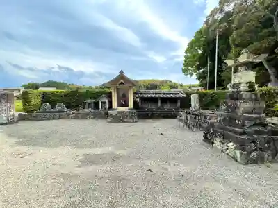大日寺の{uncategorized: "未分類", other: "その他", undefined: "問題あり", building: "その他建物", grave: "お墓", sacred_gate: "鳥居", guardian: "狛犬", statue: "像", buddha: "仏像", history: "歴史", nature: "自然", garden: "庭園", animal: "動物", pagoda: "塔", temizu: "手水舎", mountain_gate: "山門・神門", sanctuary: "本殿・本堂", subordinate: "末社・摂社", art: "芸術", scenery: "景色", jizo: "地蔵", ema: "絵馬", goshuin: "御朱印", omikuji: "おみくじ", items: "授与品その他", amulet: "お守り", goshuincho: "御朱印帳", eats: "食事", festival: "お祭り", votive_dance: "神楽", shichigosan: "七五三参", wedding: "結婚式", experience: "体験その他", initially: "初詣", around: "周辺", anti_infection: "感染症対策"}