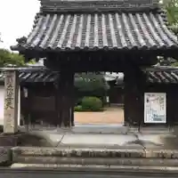 覺勝院(覚勝院)の山門・神門