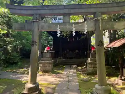 四合稲荷神社の{uncategorized: "未分類", other: "その他", undefined: "問題あり", building: "その他建物", grave: "お墓", sacred_gate: "鳥居", guardian: "狛犬", statue: "像", buddha: "仏像", history: "歴史", nature: "自然", garden: "庭園", animal: "動物", pagoda: "塔", temizu: "手水舎", mountain_gate: "山門・神門", sanctuary: "本殿・本堂", subordinate: "末社・摂社", art: "芸術", scenery: "景色", jizo: "地蔵", ema: "絵馬", goshuin: "御朱印", omikuji: "おみくじ", items: "授与品その他", amulet: "お守り", goshuincho: "御朱印帳", eats: "食事", festival: "お祭り", votive_dance: "神楽", shichigosan: "七五三参", wedding: "結婚式", experience: "体験その他", initially: "初詣", around: "周辺", anti_infection: "感染症対策"}