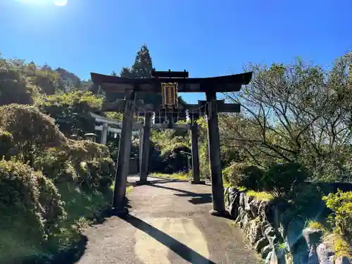 出世稲荷神社の鳥居