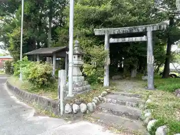 八柱神社 (上村)の{uncategorized: "未分類", other: "その他", undefined: "問題あり", building: "その他建物", grave: "お墓", sacred_gate: "鳥居", guardian: "狛犬", statue: "像", buddha: "仏像", history: "歴史", nature: "自然", garden: "庭園", animal: "動物", pagoda: "塔", temizu: "手水舎", mountain_gate: "山門・神門", sanctuary: "本殿・本堂", subordinate: "末社・摂社", art: "芸術", scenery: "景色", jizo: "地蔵", ema: "絵馬", goshuin: "御朱印", omikuji: "おみくじ", items: "授与品その他", amulet: "お守り", goshuincho: "御朱印帳", eats: "食事", festival: "お祭り", votive_dance: "神楽", shichigosan: "七五三参", wedding: "結婚式", experience: "体験その他", initially: "初詣", around: "周辺", anti_infection: "感染症対策"}