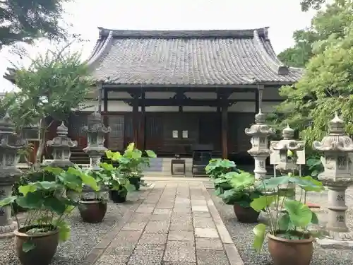頼光寺の本殿・本堂