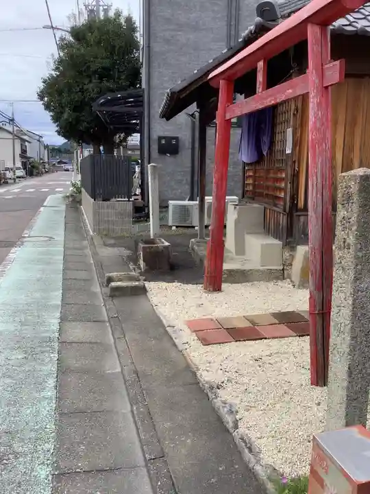 薬師山稲荷大明神の鳥居