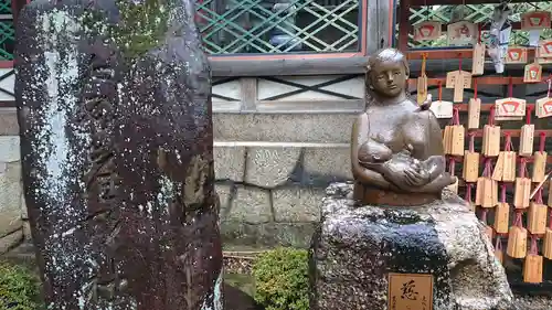 御香宮神社の像