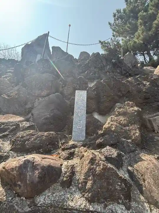 品川神社の{uncategorized: "未分類", other: "その他", undefined: "問題あり", building: "その他建物", grave: "お墓", sacred_gate: "鳥居", guardian: "狛犬", statue: "像", buddha: "仏像", history: "歴史", nature: "自然", garden: "庭園", animal: "動物", pagoda: "塔", temizu: "手水舎", mountain_gate: "山門・神門", sanctuary: "本殿・本堂", subordinate: "末社・摂社", art: "芸術", scenery: "景色", jizo: "地蔵", ema: "絵馬", goshuin: "御朱印", omikuji: "おみくじ", items: "授与品その他", amulet: "お守り", goshuincho: "御朱印帳", eats: "食事", festival: "お祭り", votive_dance: "神楽", shichigosan: "七五三参", wedding: "結婚式", experience: "体験その他", initially: "初詣", around: "周辺", anti_infection: "感染症対策"}