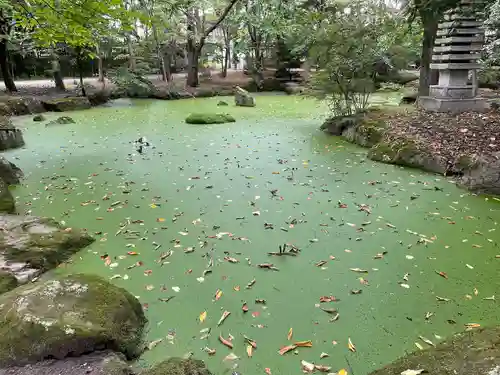 帯廣神社の庭園