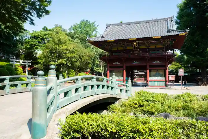 根津神社の山門・神門
