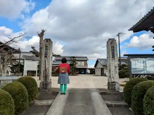 蓮行寺の山門・神門
